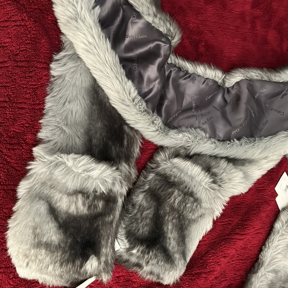 Calvin Klein Scarf Set - Picture 5 of 7